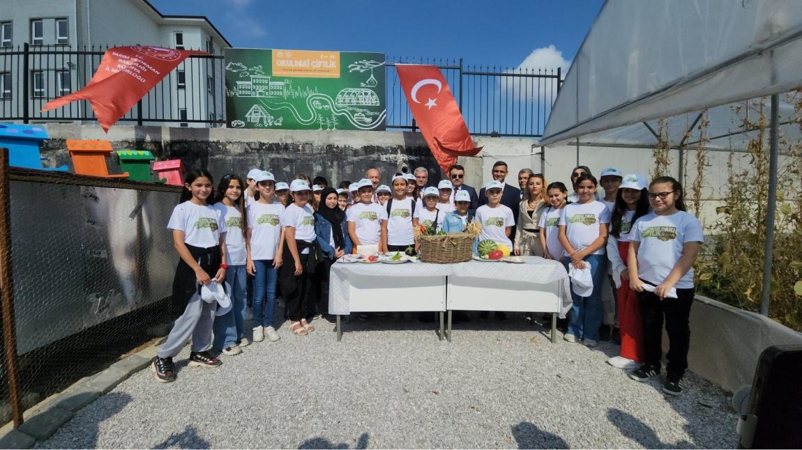 Okulumuzda 'Okuldaki Çiftlik' Projesi Kapsamında Hasat Heyecanı Yaşandı